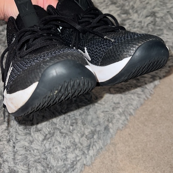 Nike LeBron James Basketball Shoes Size 7 - Picture 8 of 8